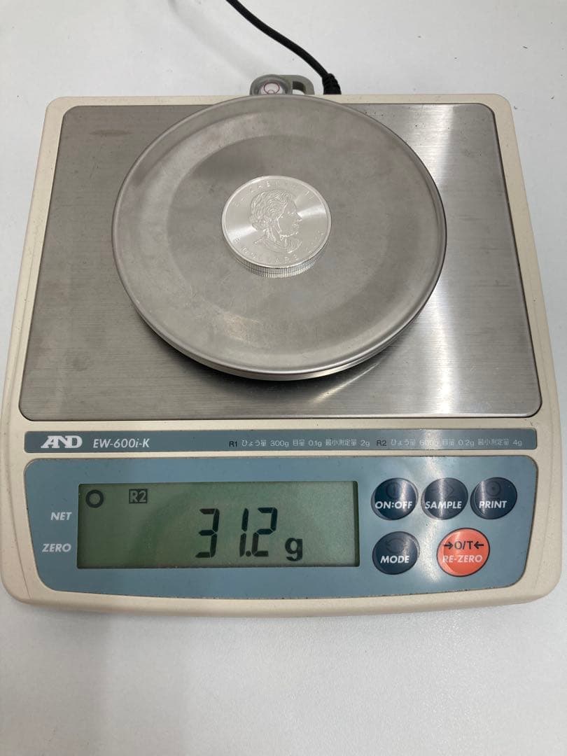 カナダ王室造幣局発行 メイプルリーフ銀貨 1オンス 純銀 1オンス　2枚売り①