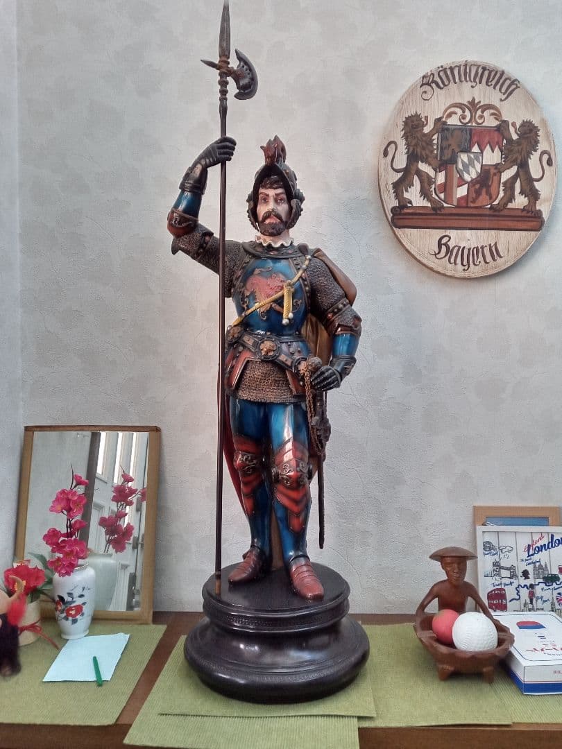 アイヴァンホー黒騎士像