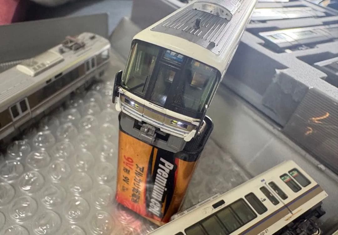 221系Nゲージ電車模型 4両セット アイボリー