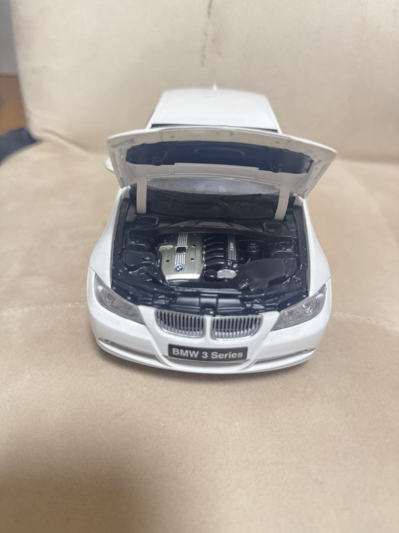 1/18 京商 BMW 330i E90 ホワイト