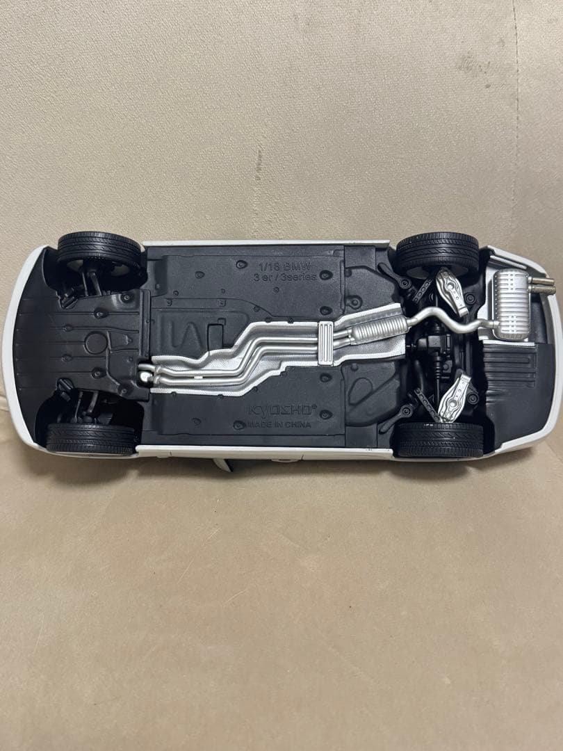 1/18 京商 BMW 330i E90 ホワイト