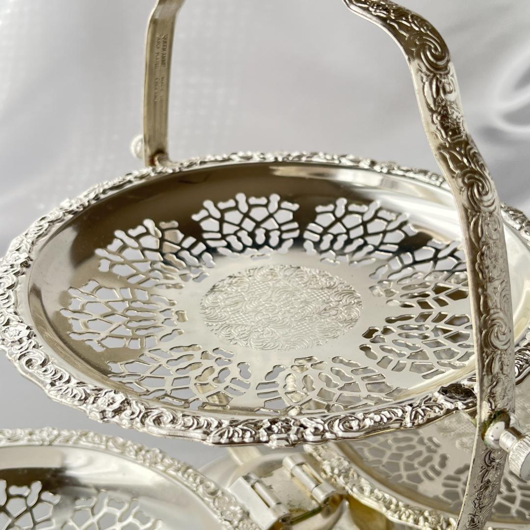 【英国 】エンボスと透かしのケーキスタンド Queen Anne