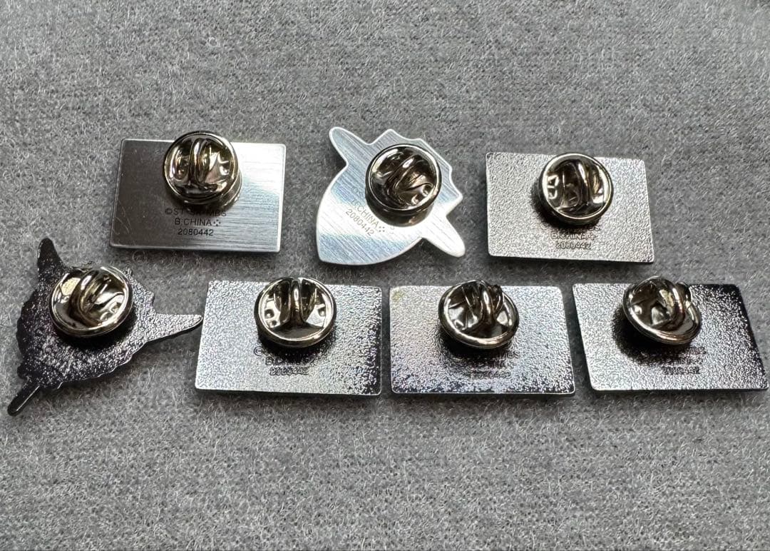 ガンダム00 ガンダム生誕30周年　ピンズセット