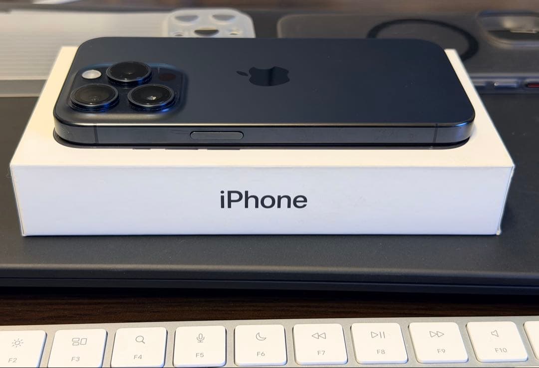 Apple iPhone 15 Pro ブルーチタニウム（海外版・SIMフリー）