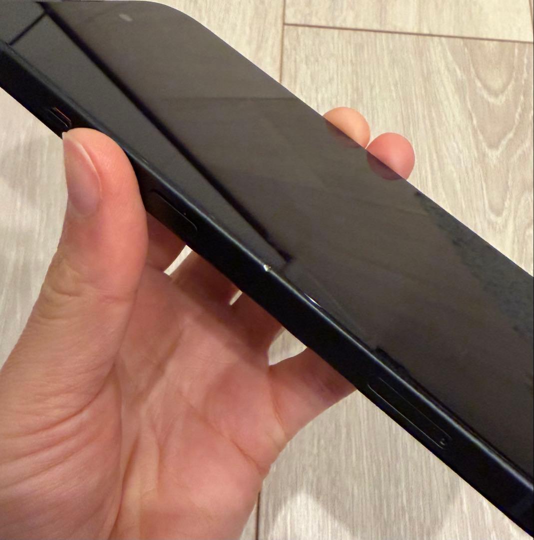 美品　Apple iPhone 15 ブラック　256GB