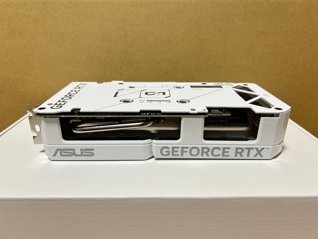 グラフィックボード・グラボ・ビデオカード ASUS Dual GeForce RTX 4060 Ti EVO White