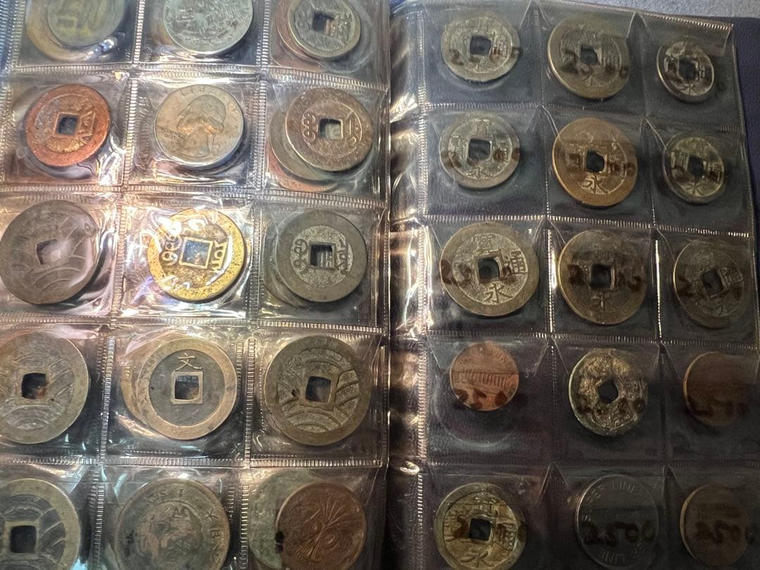 中国穴銭アルバム75枚揃い 古銭 康熙 雍正 乾隆など 道光 日本銭含む 