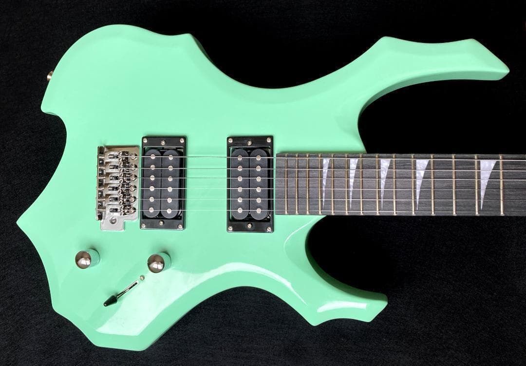 変形タイプ　エレキギター 　サーフグリーン　美品　シンクロナイズドトレモロ