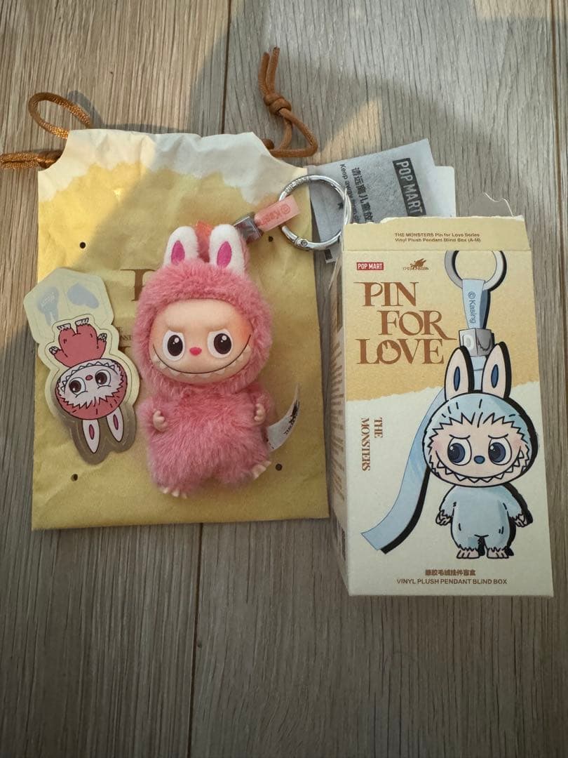 ラブブ　THE MONSTER PIN FOR LOVE シークレット