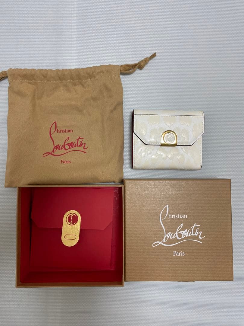 クリスチャンルブタン財布