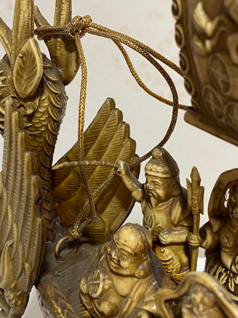 ♦セルロイド製 細密 龍に七福神宝船縁起物 置物飾り 富士山 鶴に亀 骨董品