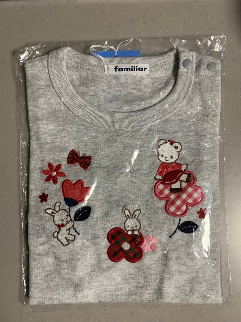 ♡新品未使用♡《ファミリア》Tシャツ(長袖）