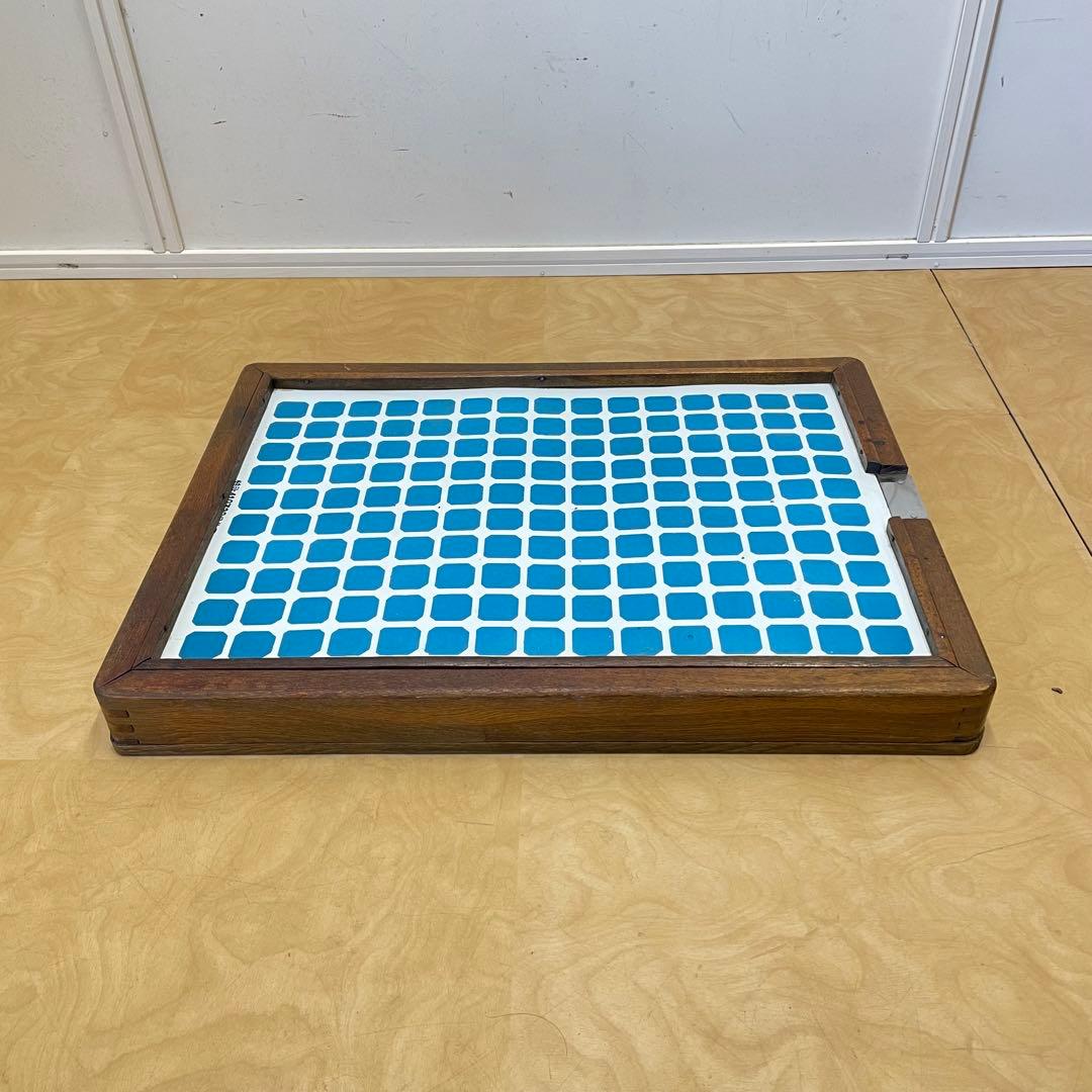 木枠ストーブ台② ビンテージ アンティーク レトロ 飾り台 花台 タイル模様