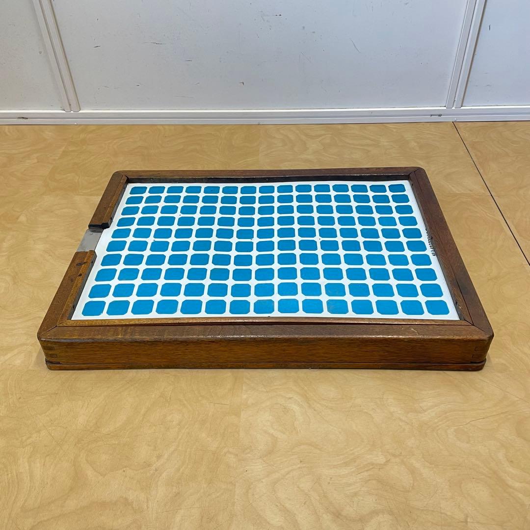 木枠ストーブ台② ビンテージ アンティーク レトロ 飾り台 花台 タイル模様