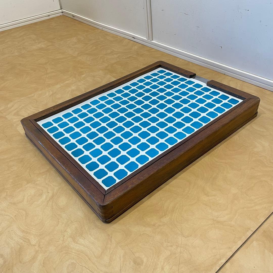 木枠ストーブ台② ビンテージ アンティーク レトロ 飾り台 花台 タイル模様