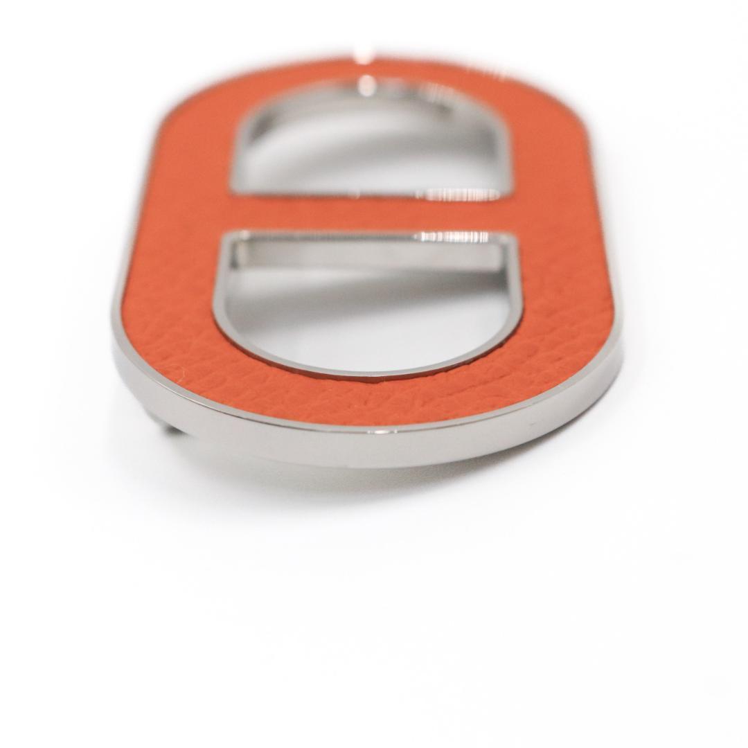 HERMES ダブルDロゴ ブローチ オレンジ
