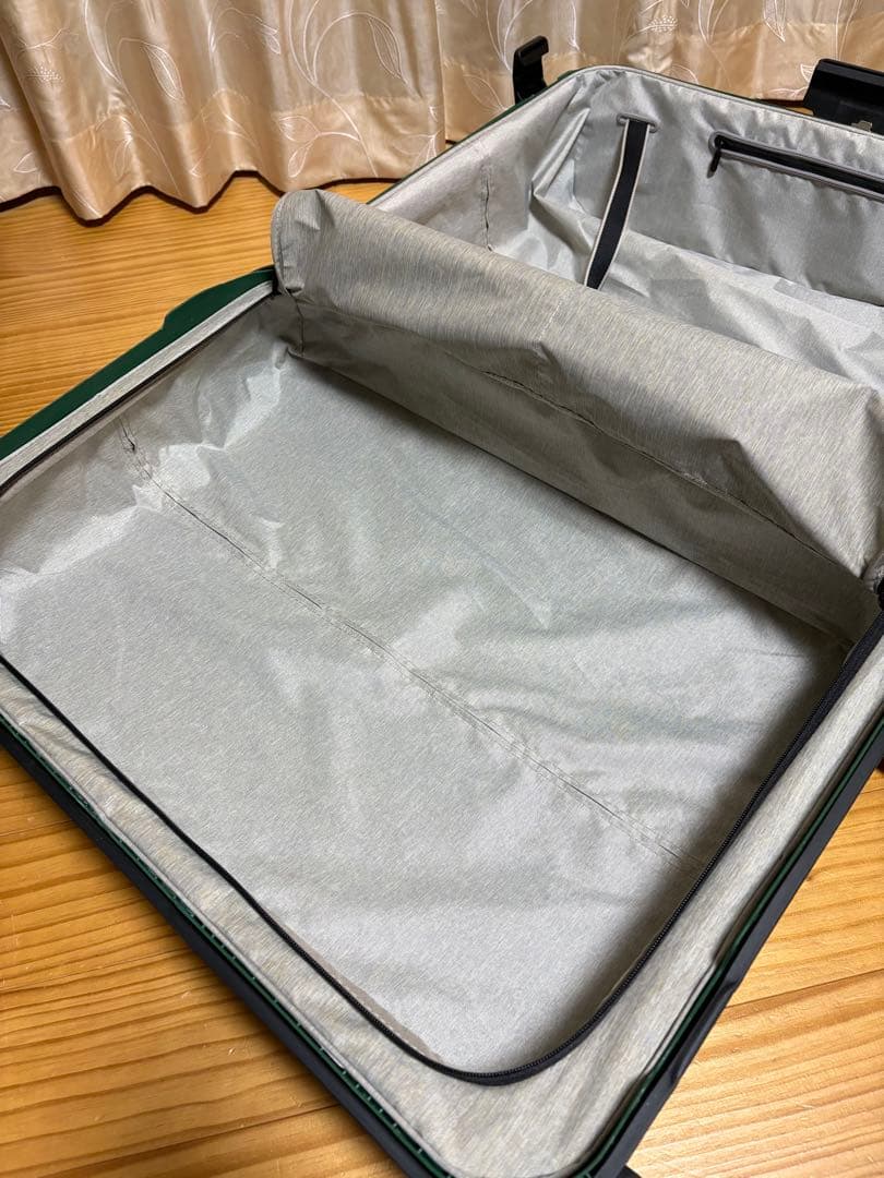 LOJEL voja Mキャリーケース スーツケース　グリーン