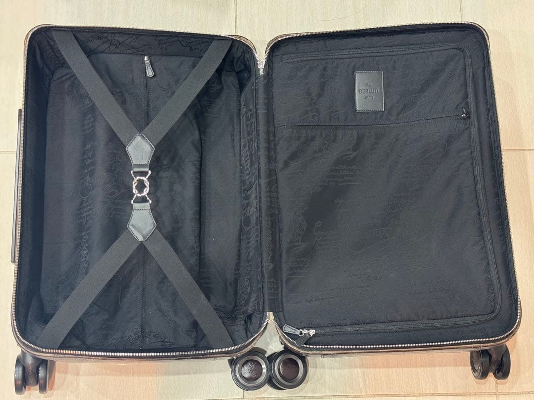 美品！ベルルッティ フルカリグラフィ 全面 シルバーパティーヌ スーツケース