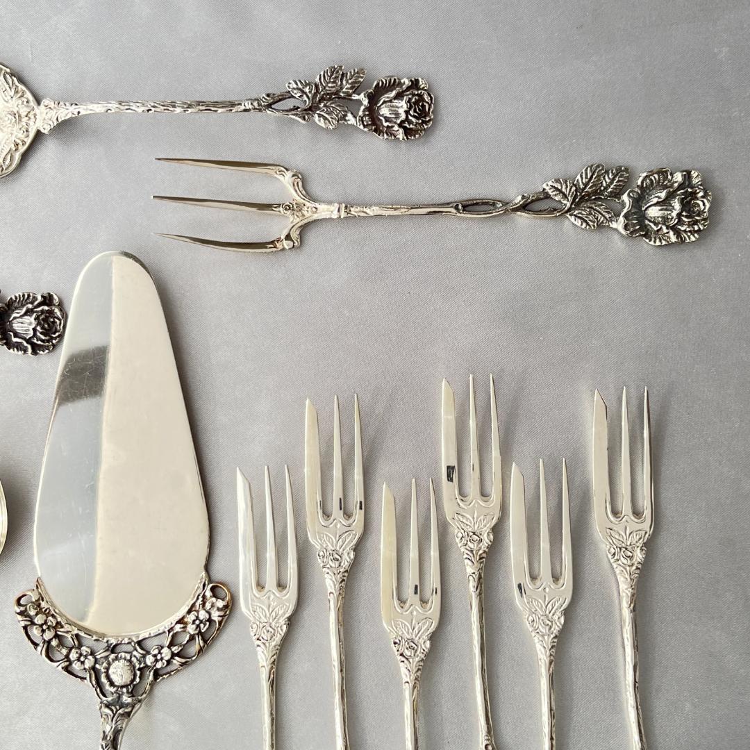 【ドイツ】 ヒルデスハイムローズのデザートセット 16本ケース 薔薇モチーフ