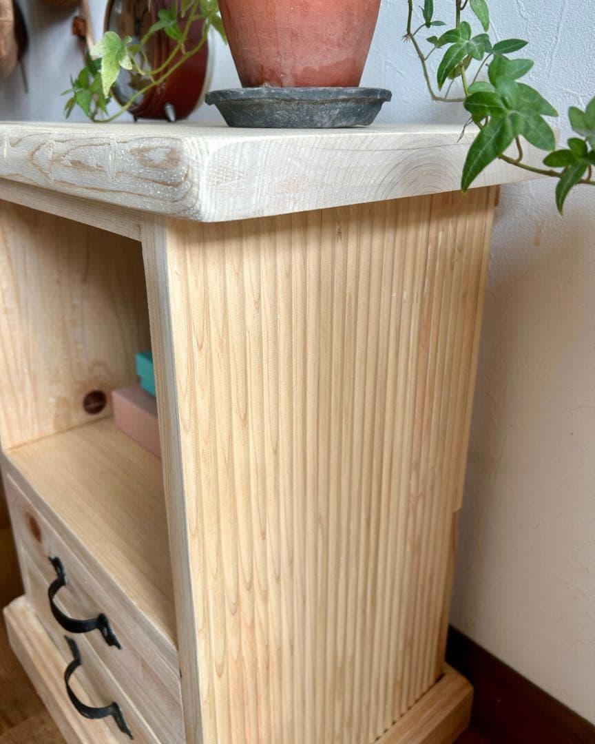 【ハンドメイド】国産ひのき使用　デザインサイドチェスト　アンティーク