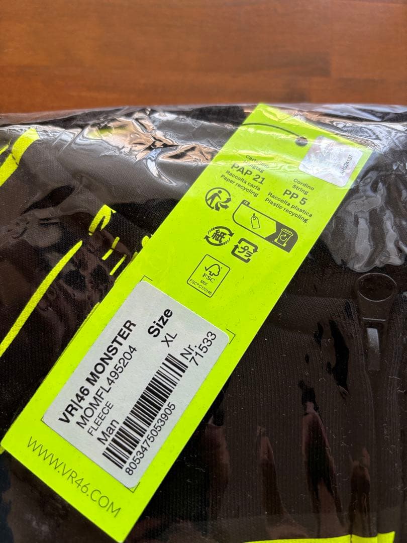 バレンティーノ ロッシ VR46 オフィシャル ジップアップパーカー