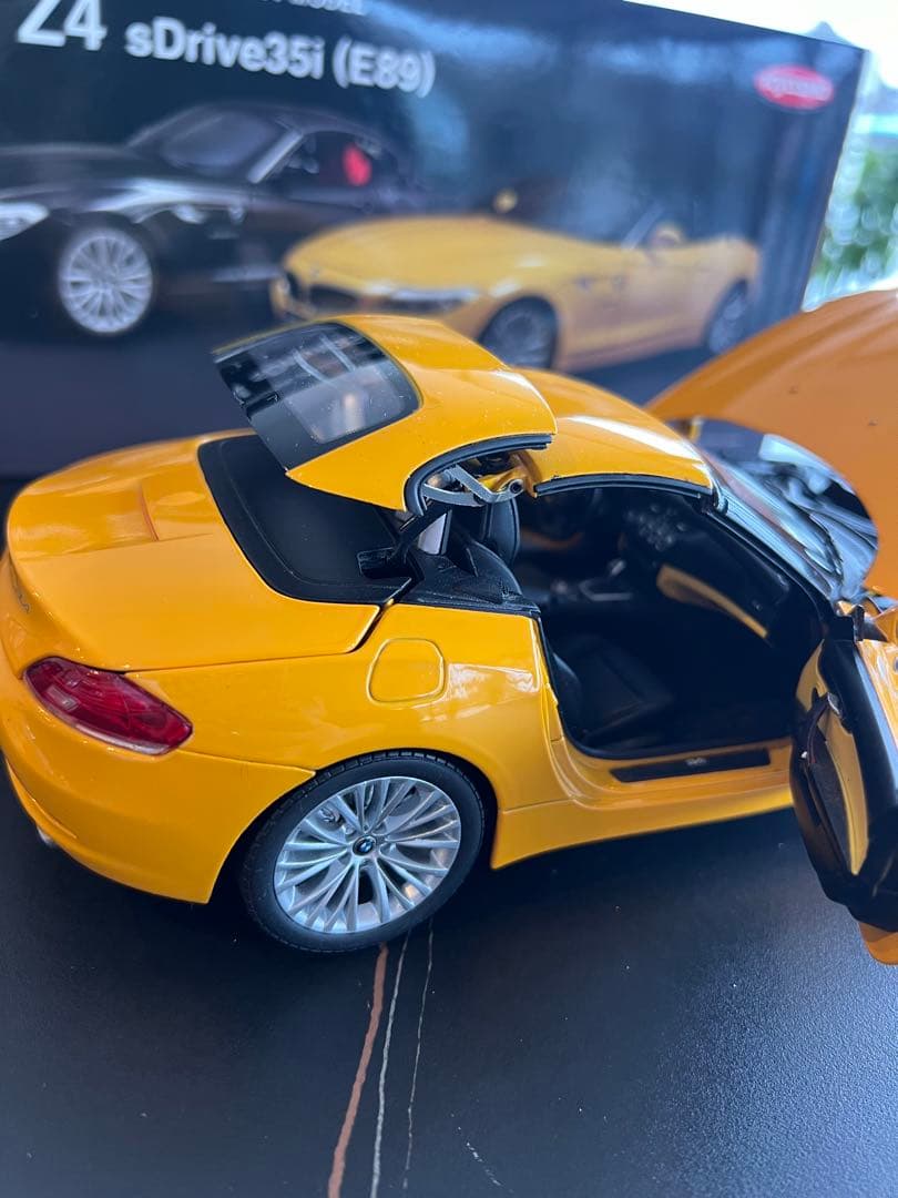 a*2様 京商　BMW Z4 sDrive35i (E89) ミニカー 1/18