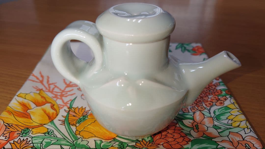 上田恒次白磁醤油差し