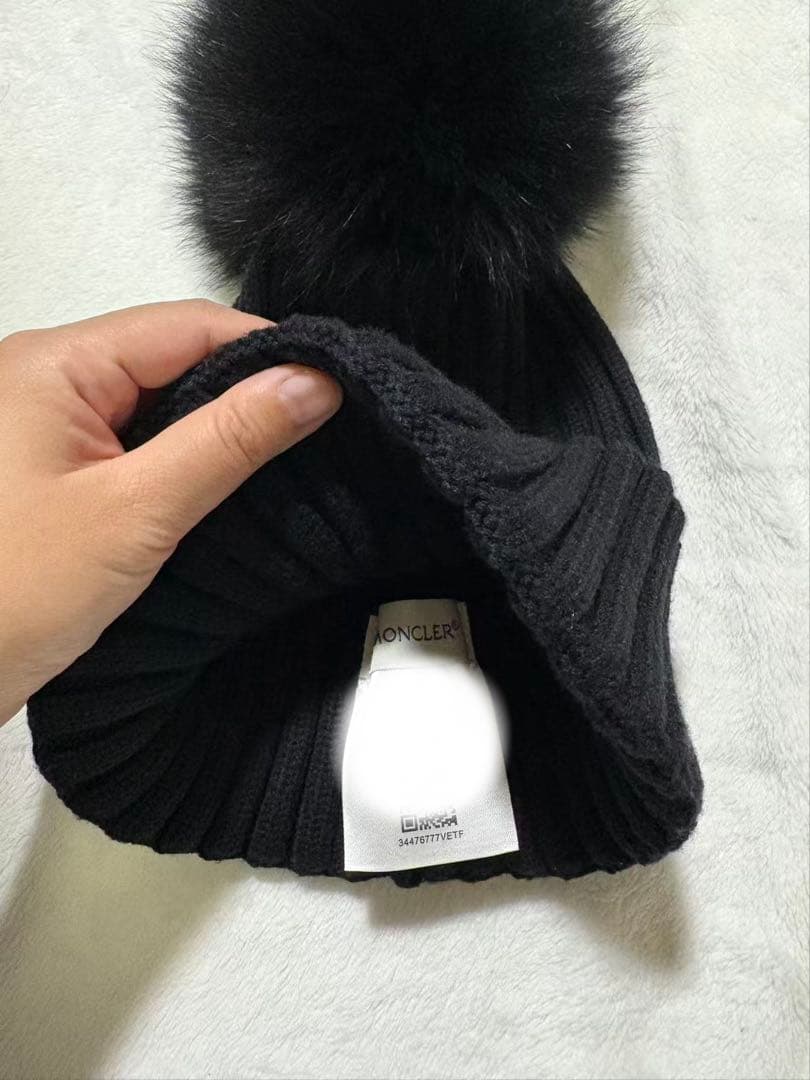 MONCLER ポンポン付きニット帽　レディース