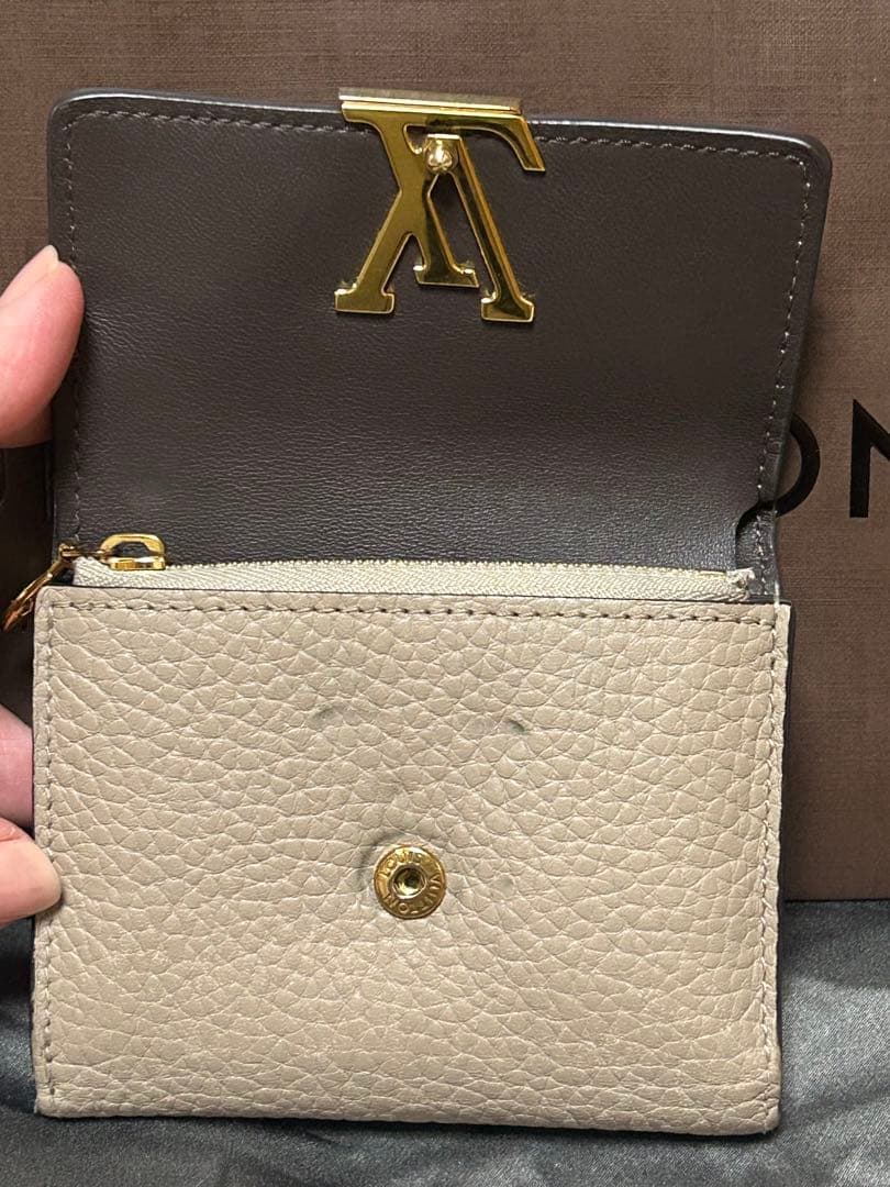 檸*☆様 ルイヴィトン ポルトフォイユ カプシーヌ 三つ折り財布