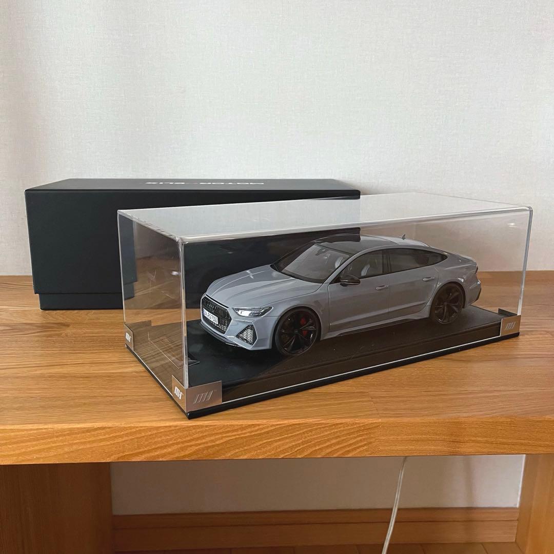 【ミニカー 美品】1/18 MOTORHELIXアウディ RS7 スポーツバック