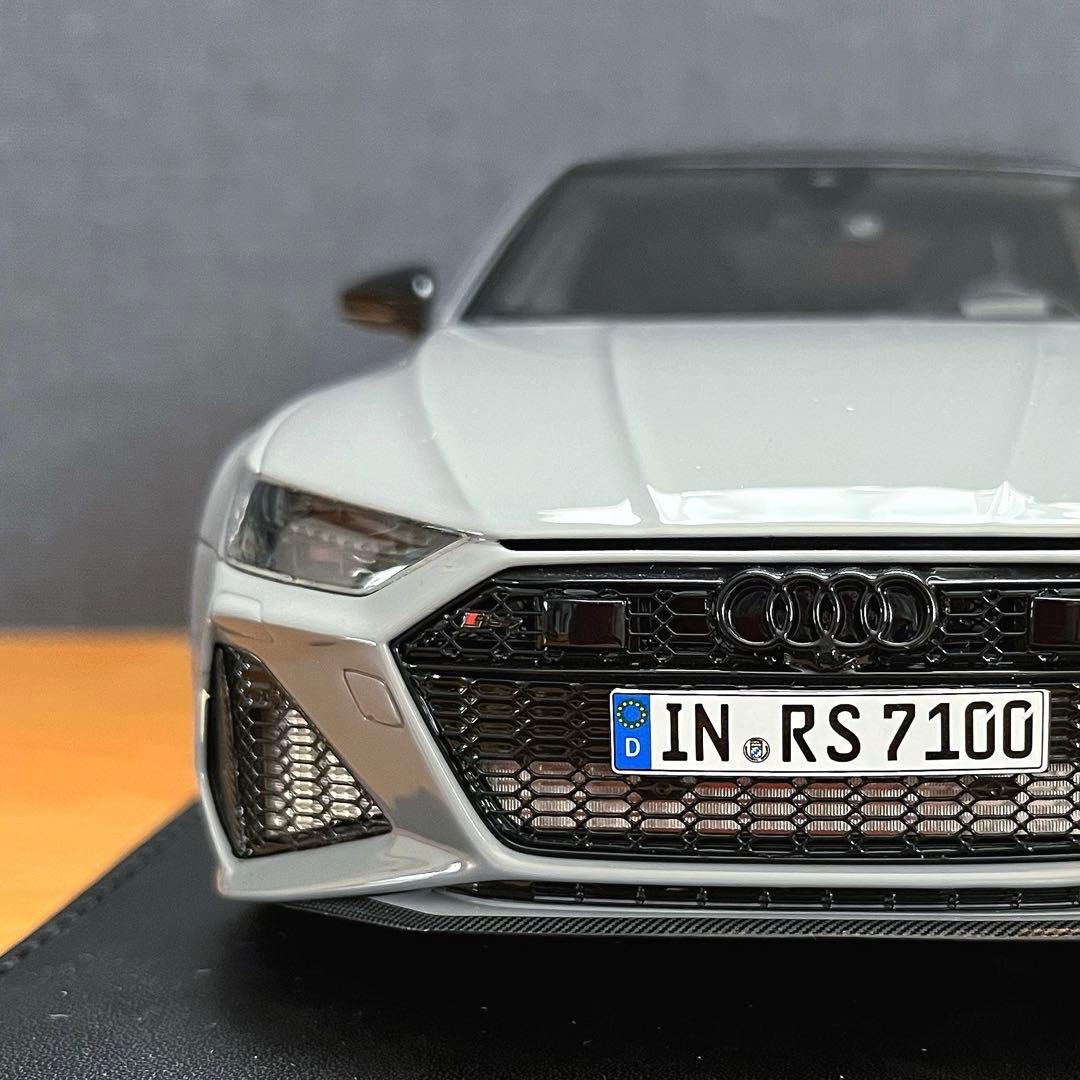 【ミニカー 美品】1/18 MOTORHELIXアウディ RS7 スポーツバック