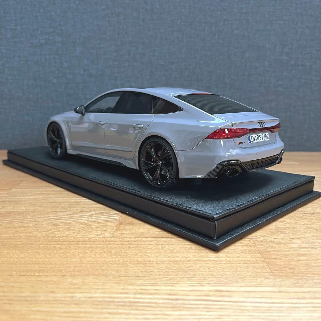 【ミニカー 美品】1/18 MOTORHELIXアウディ RS7 スポーツバック