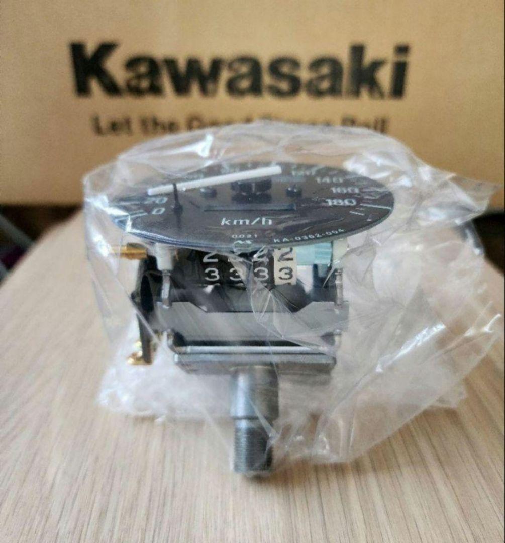 カワサキ純正　ゼファーχスピードメーターカワサキ・新品、未使用