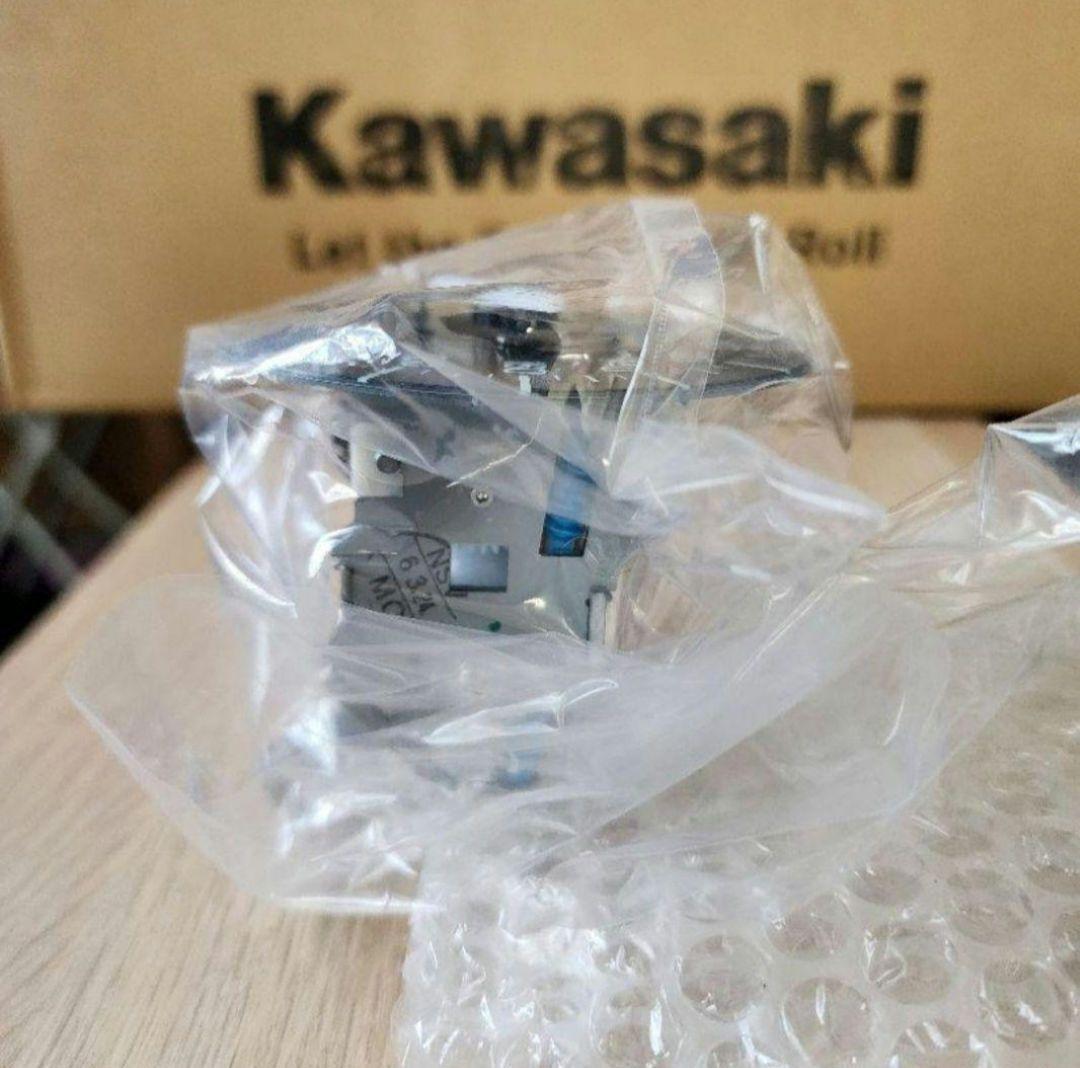 カワサキ純正　ゼファーχスピードメーターカワサキ・新品、未使用