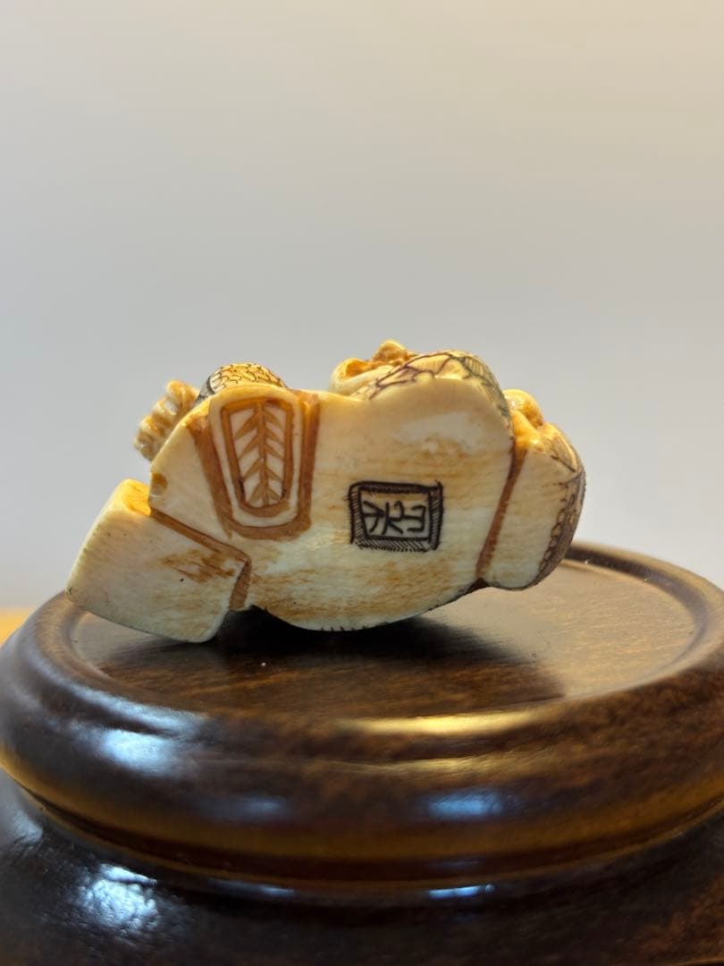 【最終値下げ】時代提物 根付 天然素材　骨董　　銘あり