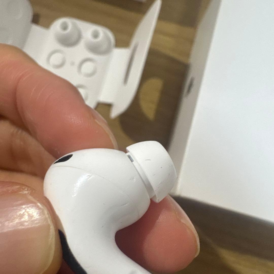 正規品AirPods Pro第二世代 本体 ケース、ライトニングケーブル付き