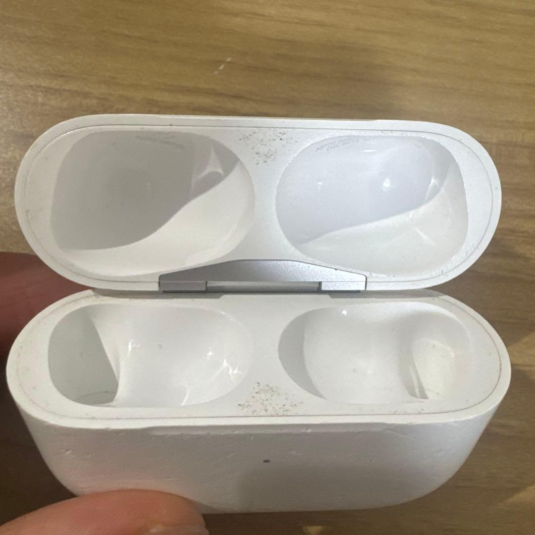 正規品AirPods Pro第二世代 本体 ケース、ライトニングケーブル付き