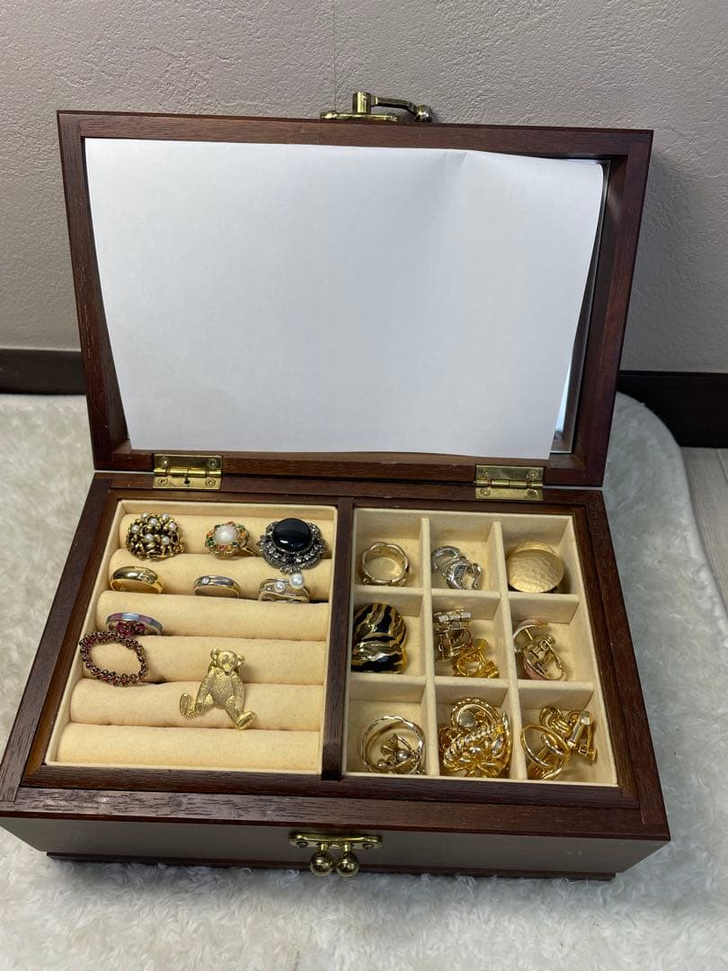 木製ジュエリーボックスと多彩なアクセサリーセット