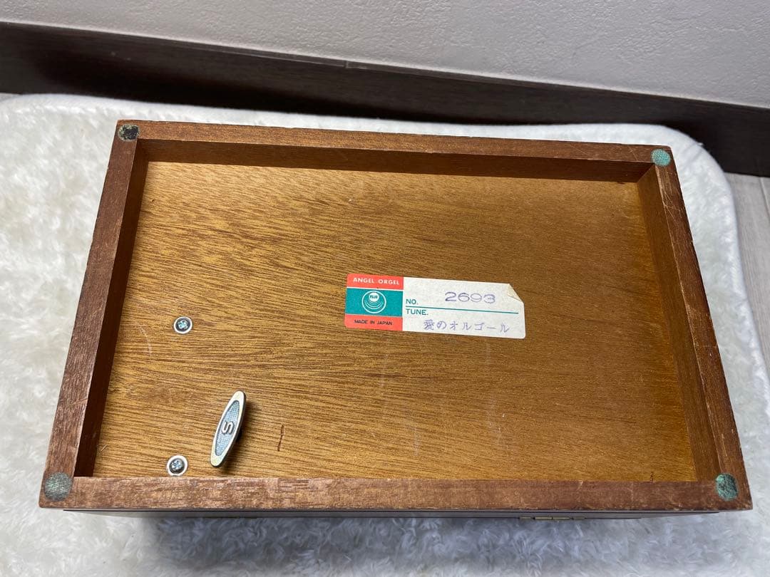 木製ジュエリーボックスと多彩なアクセサリーセット