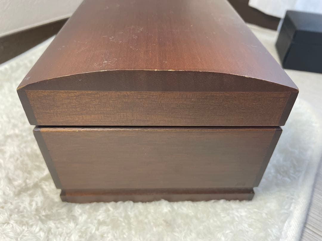 木製ジュエリーボックスと多彩なアクセサリーセット