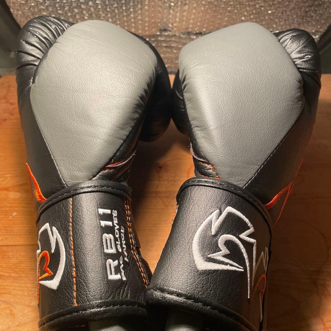 究極のグローブ　ライバル　RIVAL RB11 ボクシンググローブ