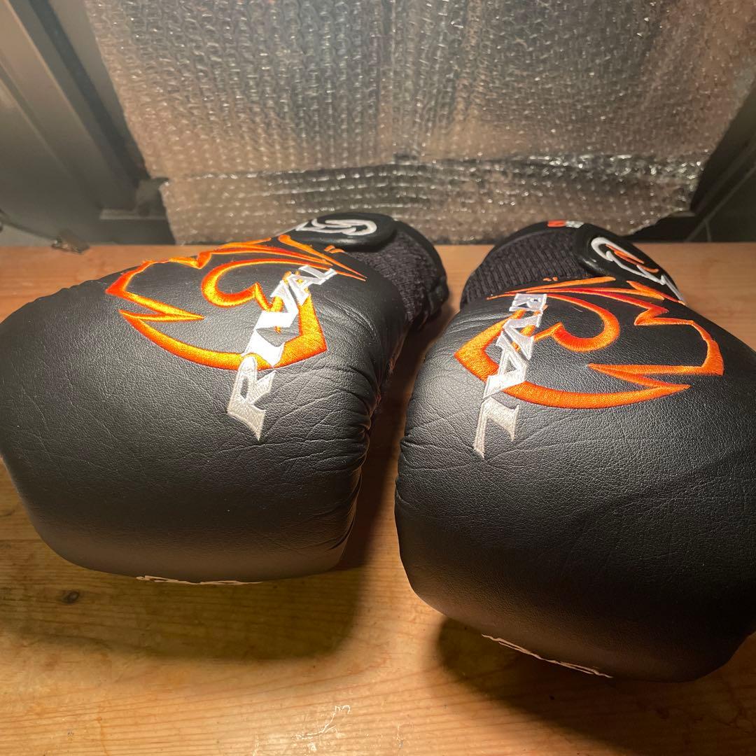 究極のグローブ　ライバル　RIVAL RB11 ボクシンググローブ