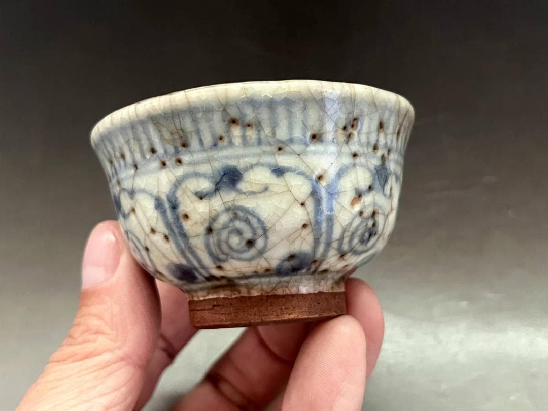 酒杯■コレクター所蔵品 古い染付唐草紋貫入盃（江戸期）古玩 唐物 時代物 骨董■