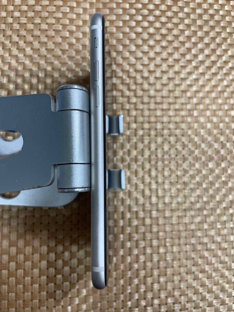 iPhone SE 第3世代 64 GB スターライトSIMフリー【67637】