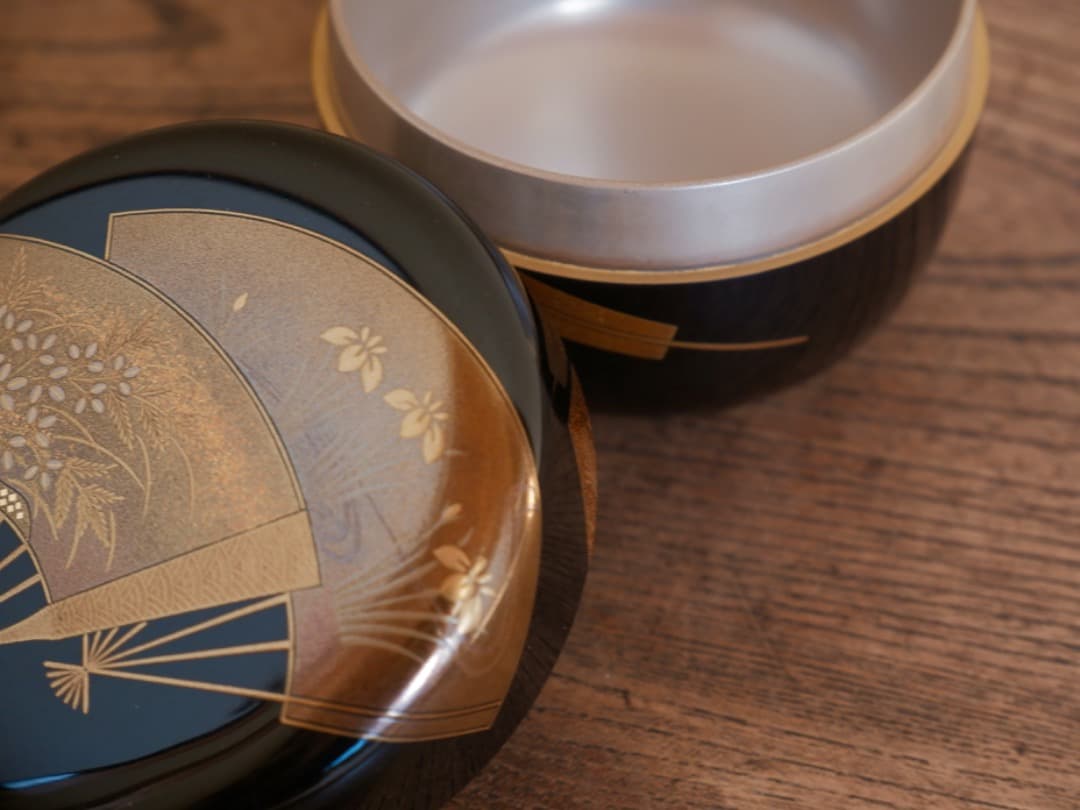 高崎秋峰　秋草扇面蒔絵　裏銀塗　漆工芸　棗　茶入れ　茶器　茶道具　Q2202