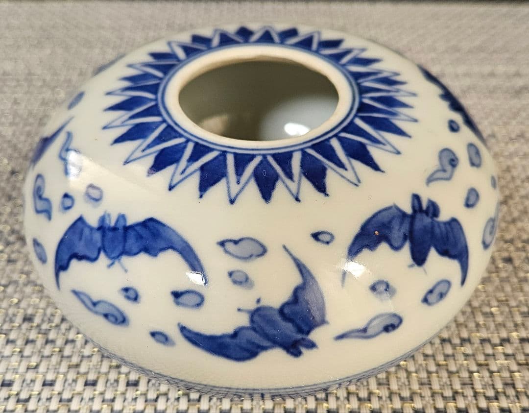 中国美術　中国古陶磁器　中国古玩　清代清朝頃　青華　青花　蝙蝠に雲図　水盂　水滴