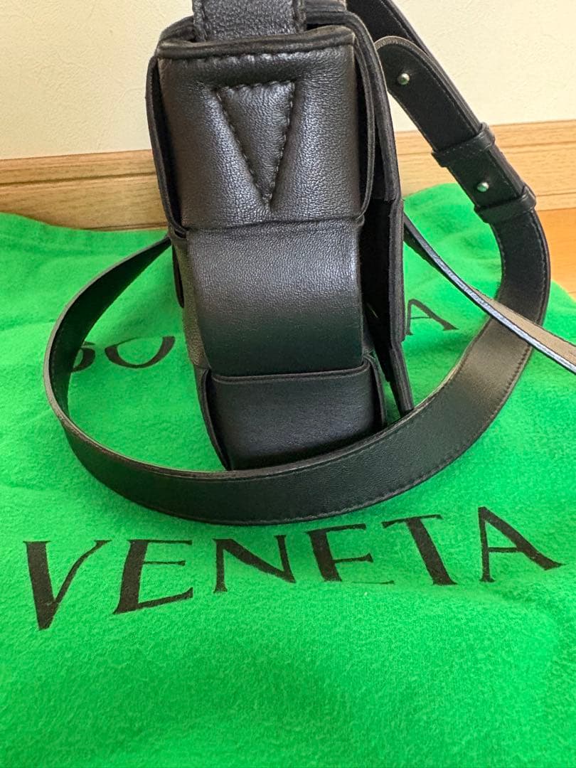 BOTTEGA VENETA ブラックショルダーバッグ