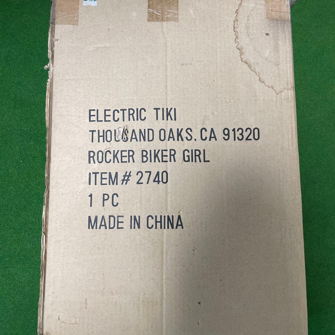 マーティンエモンド　ロッカーバイカーガールスタチュー