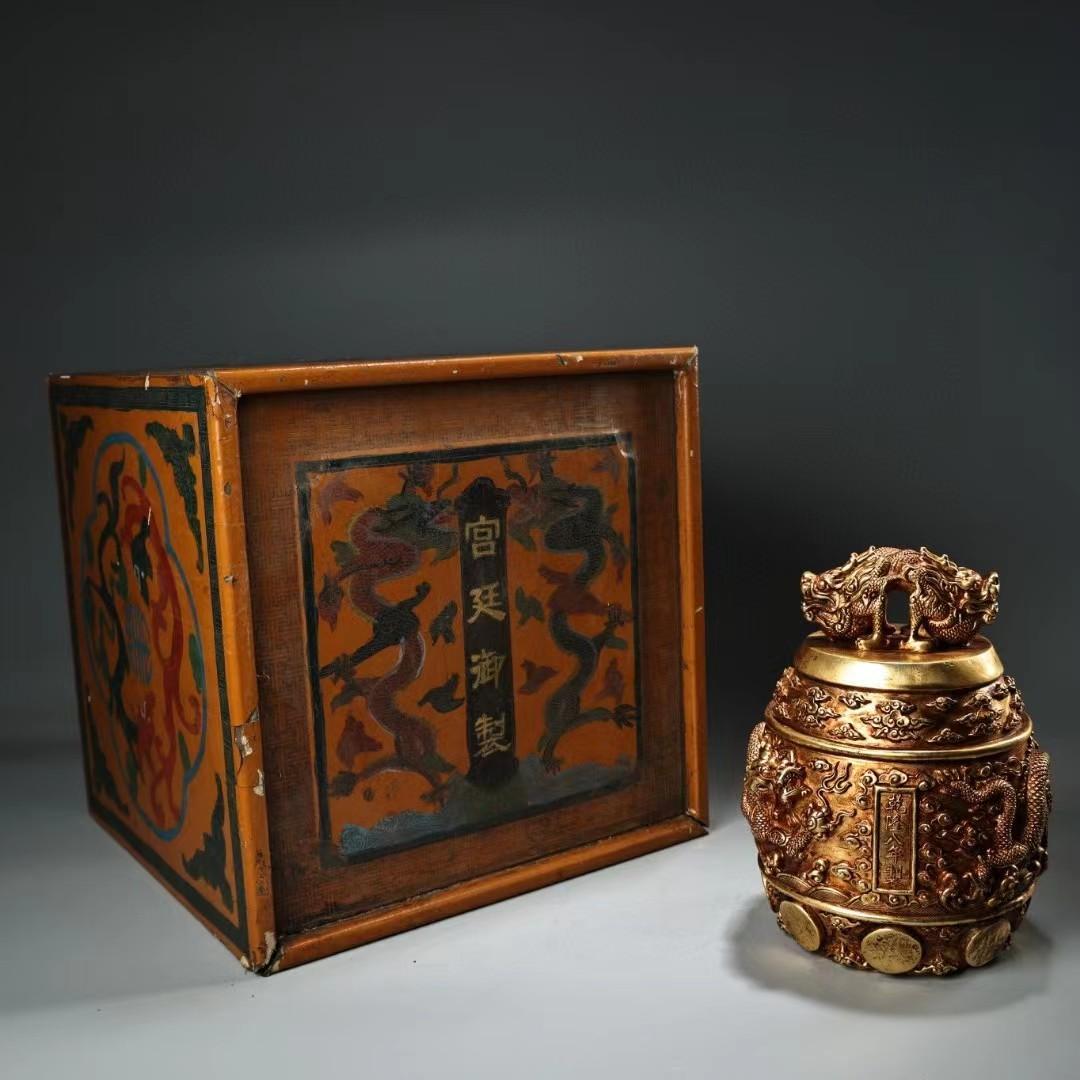 中国古美術・旧蔵鎏金盘龍龍頭付きの鐘・純銅細密彫・純手作り・高浮彫・置物・漆箱付