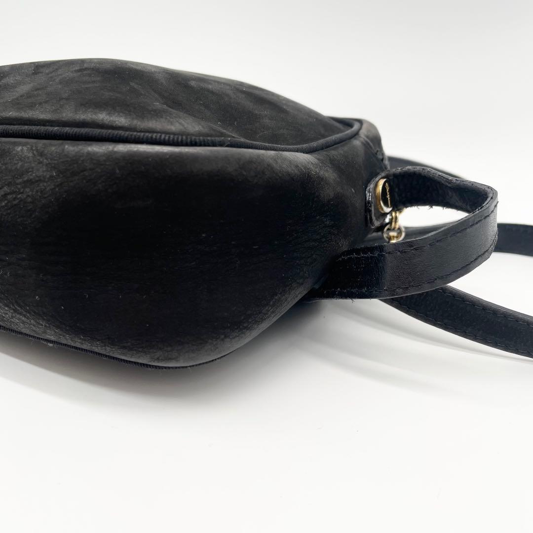 美品　サルバトーレフェラガモ　ヴァラリボン　ショルダーバッグ　ベロア　ブラック